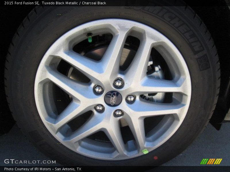 Tuxedo Black Metallic / Charcoal Black 2015 Ford Fusion SE