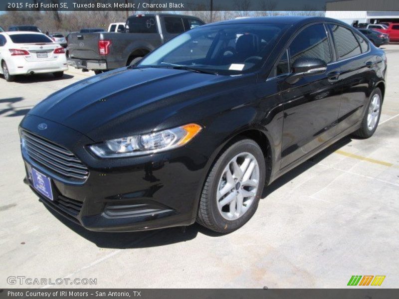 Tuxedo Black Metallic / Charcoal Black 2015 Ford Fusion SE