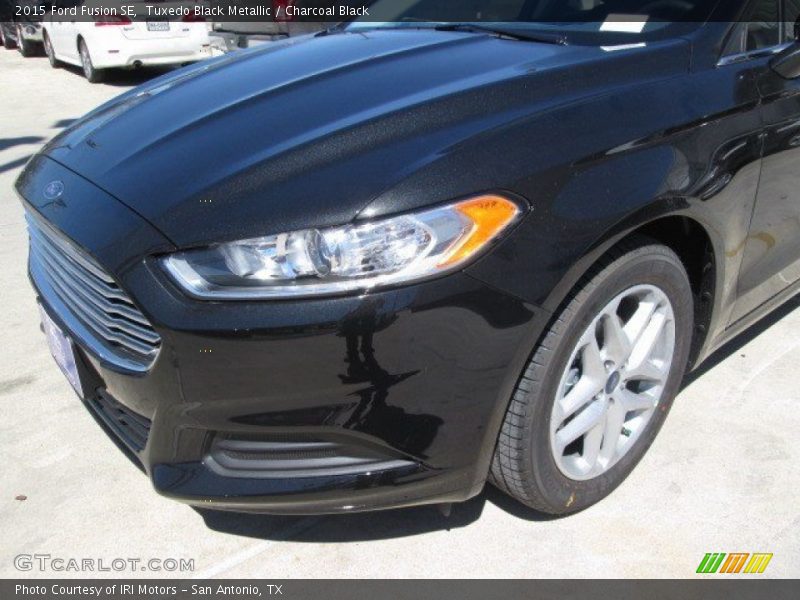 Tuxedo Black Metallic / Charcoal Black 2015 Ford Fusion SE