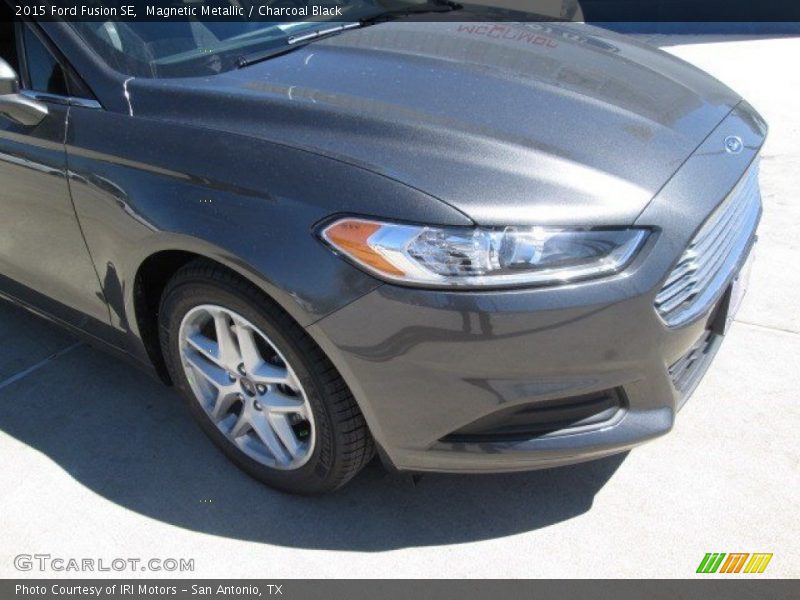 Magnetic Metallic / Charcoal Black 2015 Ford Fusion SE