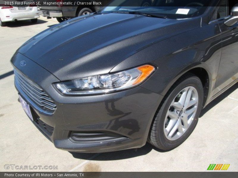 Magnetic Metallic / Charcoal Black 2015 Ford Fusion SE