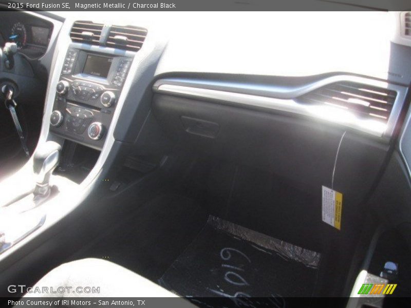 Magnetic Metallic / Charcoal Black 2015 Ford Fusion SE