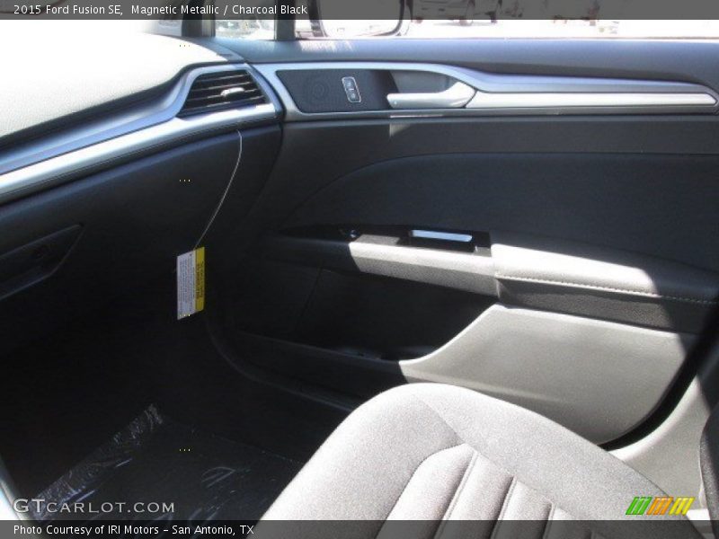 Magnetic Metallic / Charcoal Black 2015 Ford Fusion SE