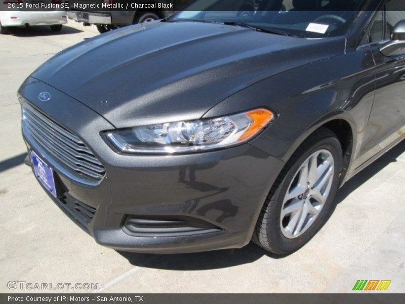 Magnetic Metallic / Charcoal Black 2015 Ford Fusion SE