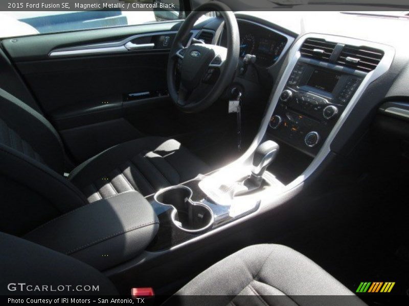 Magnetic Metallic / Charcoal Black 2015 Ford Fusion SE