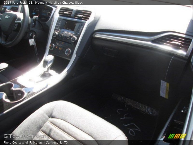 Magnetic Metallic / Charcoal Black 2015 Ford Fusion SE