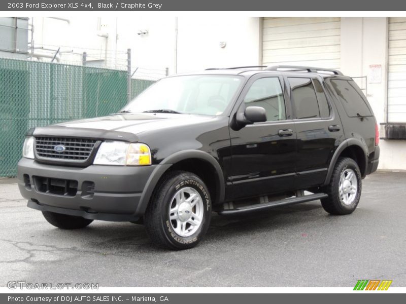 Front 3/4 View of 2003 Explorer XLS 4x4