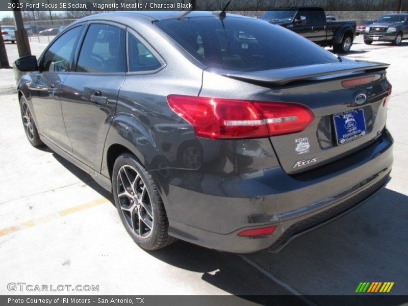 Magnetic Metallic / Charcoal Black 2015 Ford Focus SE Sedan