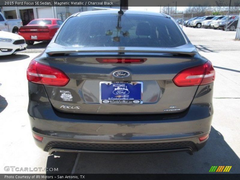 Magnetic Metallic / Charcoal Black 2015 Ford Focus SE Sedan