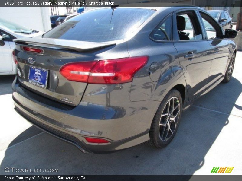 Magnetic Metallic / Charcoal Black 2015 Ford Focus SE Sedan