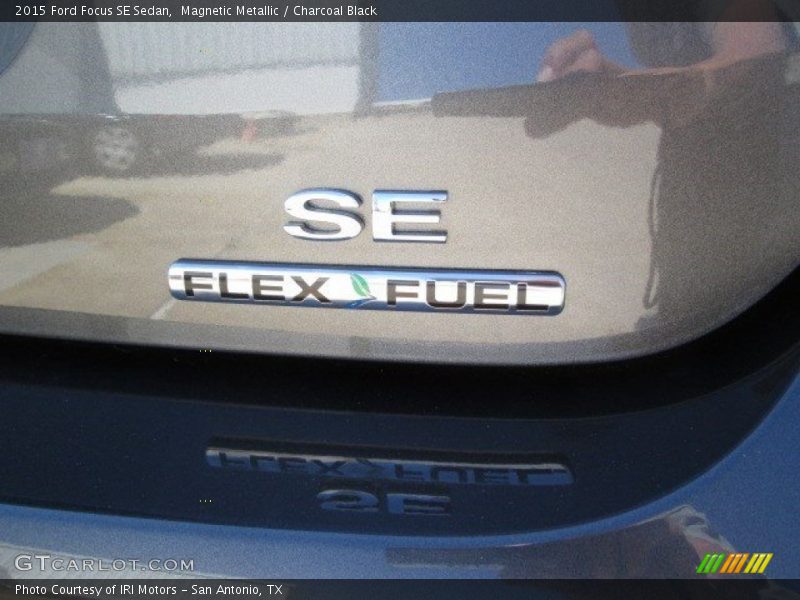 Magnetic Metallic / Charcoal Black 2015 Ford Focus SE Sedan