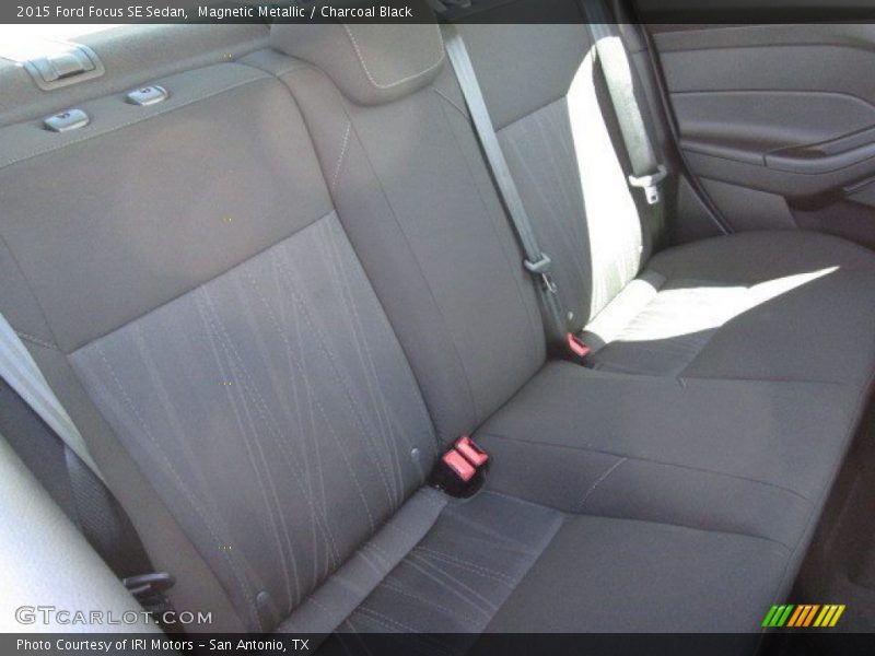 Magnetic Metallic / Charcoal Black 2015 Ford Focus SE Sedan