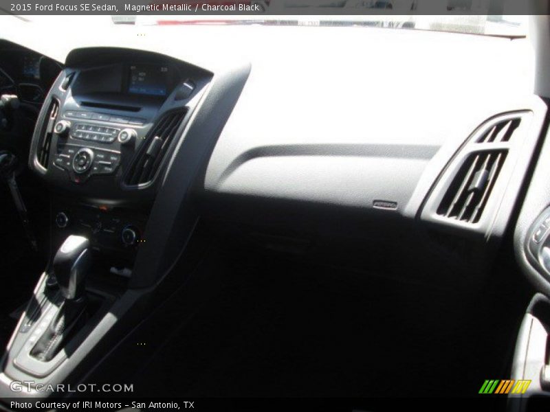 Magnetic Metallic / Charcoal Black 2015 Ford Focus SE Sedan