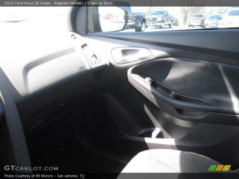 Magnetic Metallic / Charcoal Black 2015 Ford Focus SE Sedan