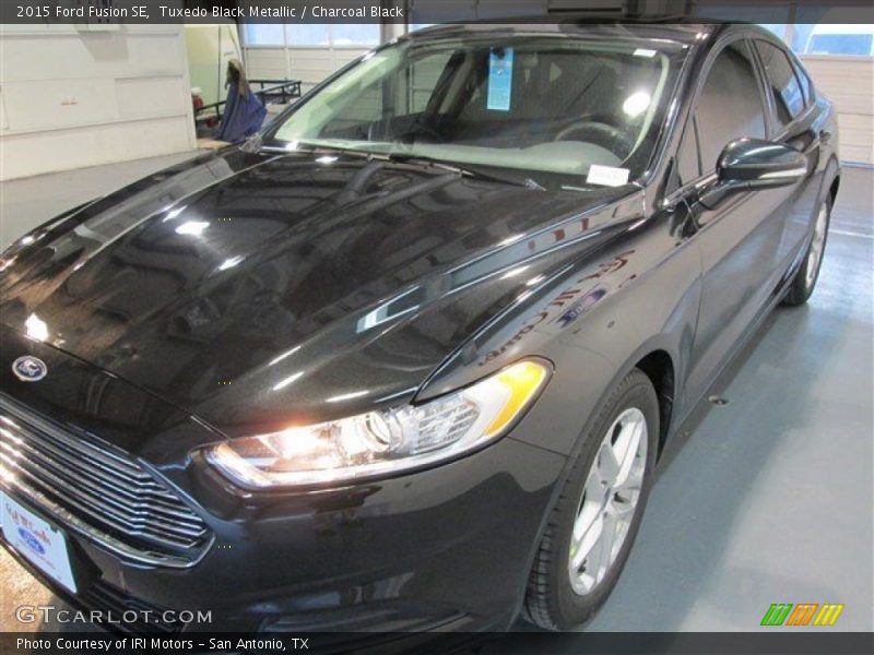 Tuxedo Black Metallic / Charcoal Black 2015 Ford Fusion SE