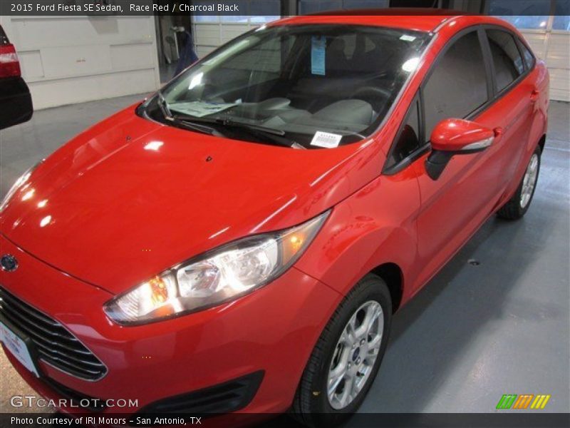 Race Red / Charcoal Black 2015 Ford Fiesta SE Sedan