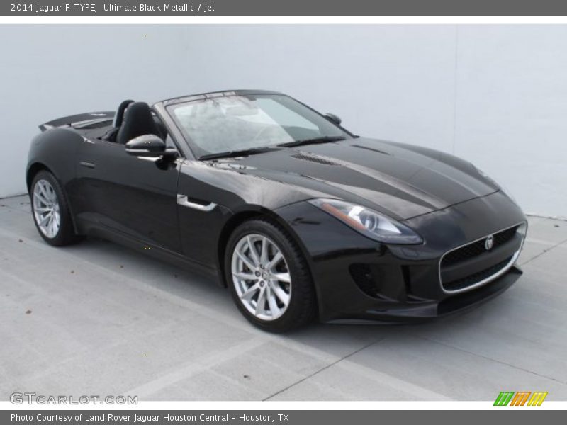 Front 3/4 View of 2014 F-TYPE 