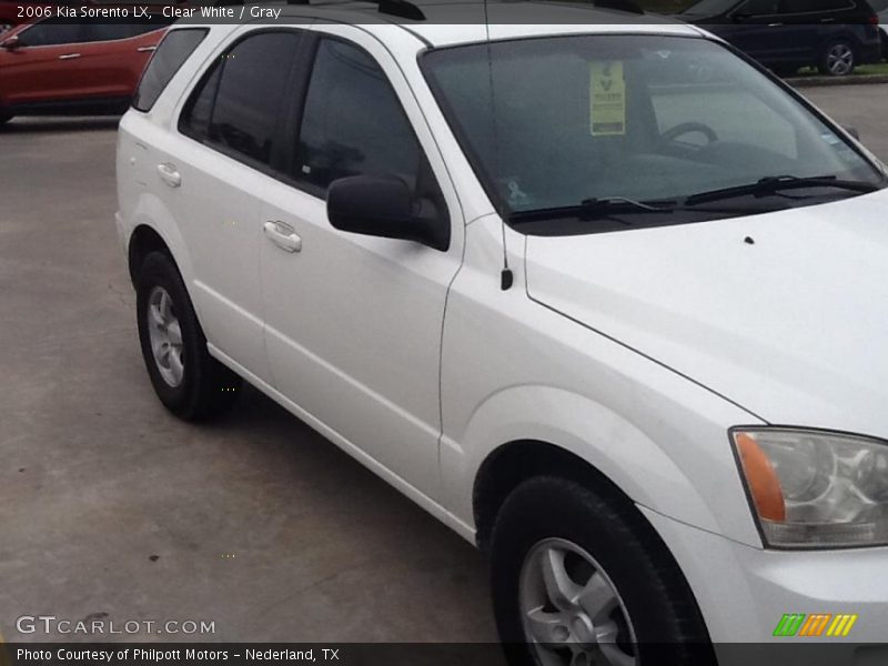 Clear White / Gray 2006 Kia Sorento LX
