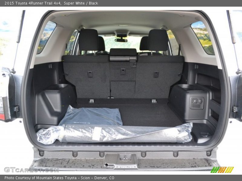 Super White / Black 2015 Toyota 4Runner Trail 4x4