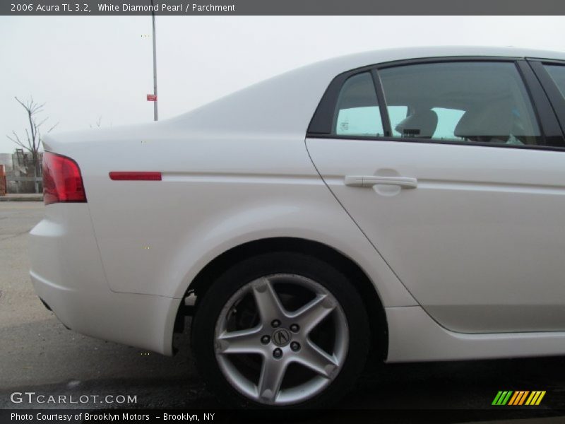 White Diamond Pearl / Parchment 2006 Acura TL 3.2