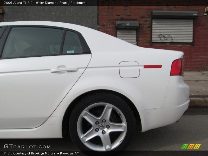 White Diamond Pearl / Parchment 2006 Acura TL 3.2