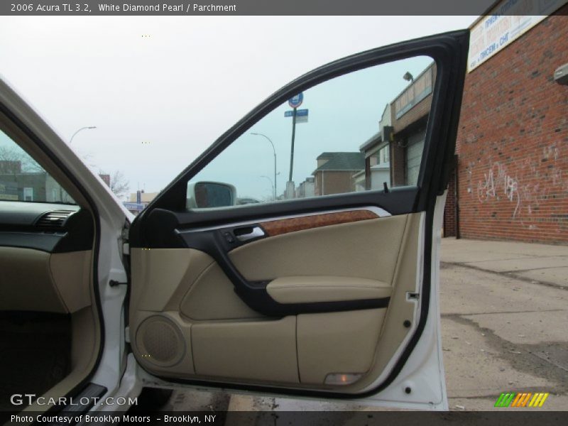 White Diamond Pearl / Parchment 2006 Acura TL 3.2