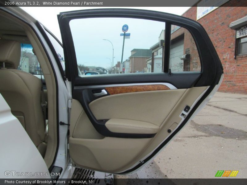 White Diamond Pearl / Parchment 2006 Acura TL 3.2