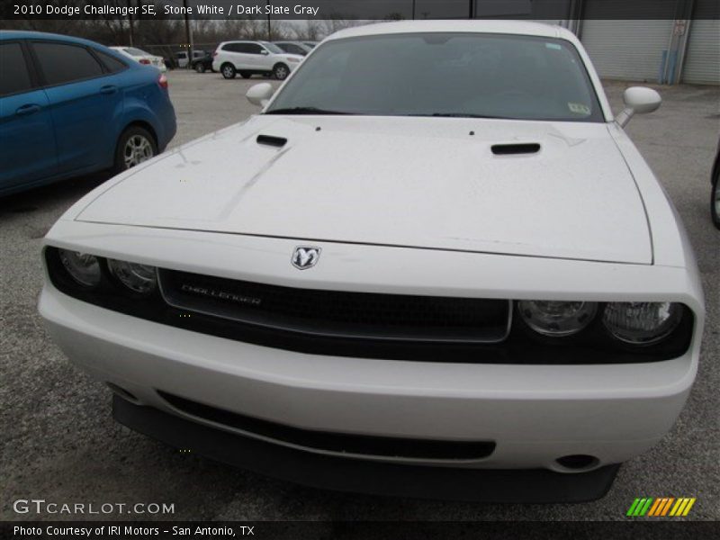 Stone White / Dark Slate Gray 2010 Dodge Challenger SE