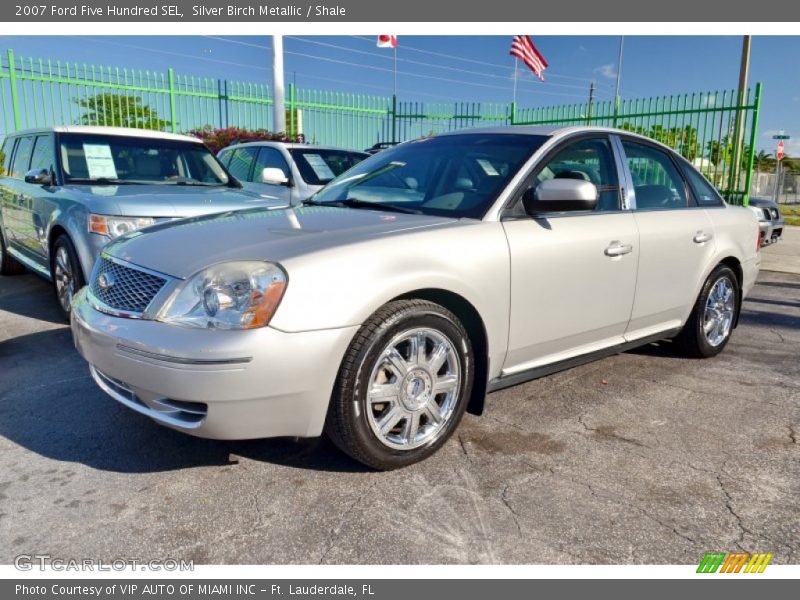 Front 3/4 View of 2007 Five Hundred SEL