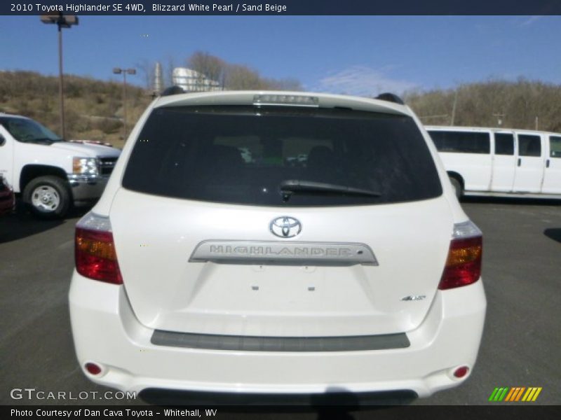 Blizzard White Pearl / Sand Beige 2010 Toyota Highlander SE 4WD