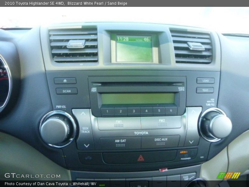 Blizzard White Pearl / Sand Beige 2010 Toyota Highlander SE 4WD