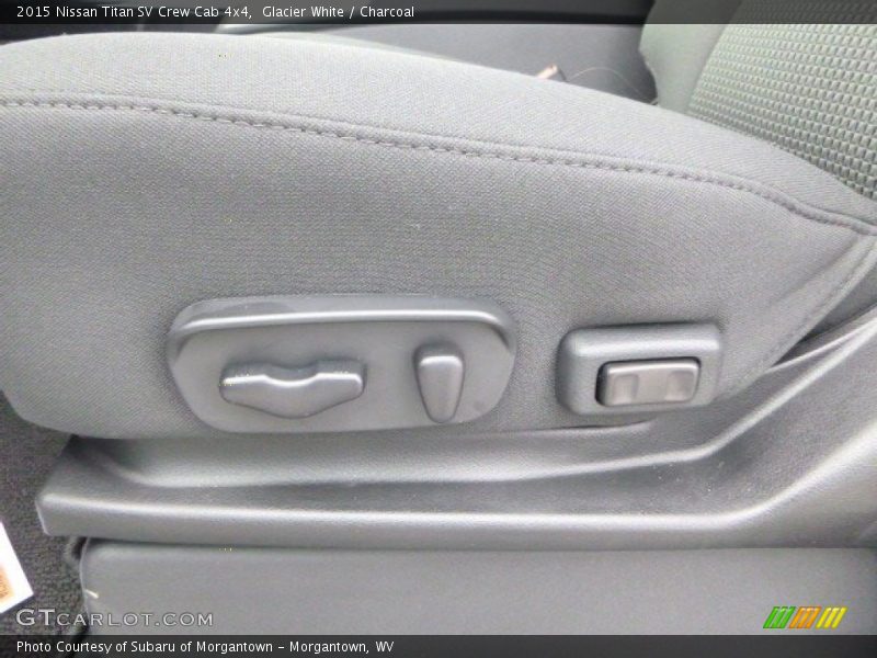 Controls of 2015 Titan SV Crew Cab 4x4