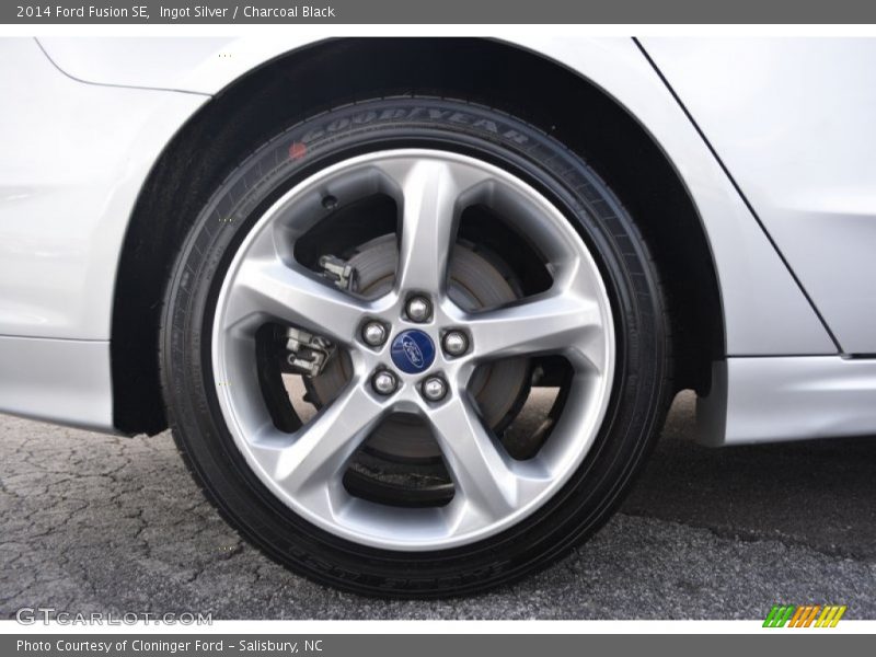 Ingot Silver / Charcoal Black 2014 Ford Fusion SE