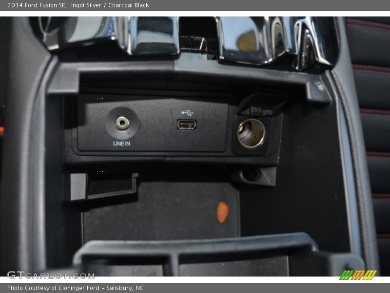 Ingot Silver / Charcoal Black 2014 Ford Fusion SE