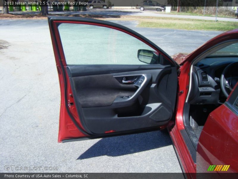 Cayenne Red / Beige 2013 Nissan Altima 2.5 S