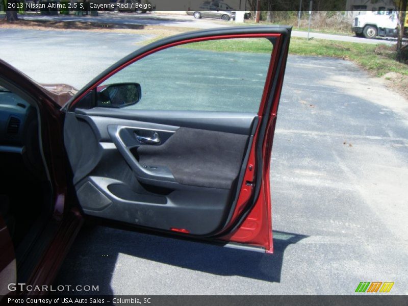 Cayenne Red / Beige 2013 Nissan Altima 2.5 S