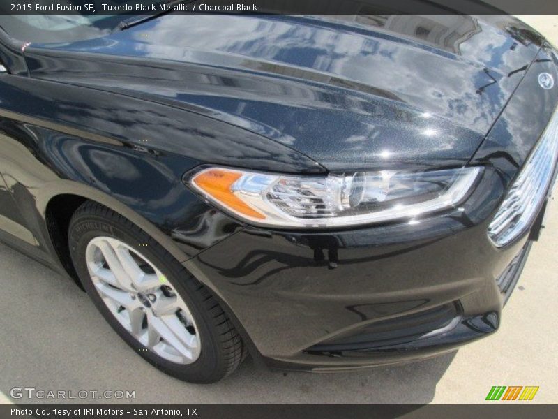 Tuxedo Black Metallic / Charcoal Black 2015 Ford Fusion SE