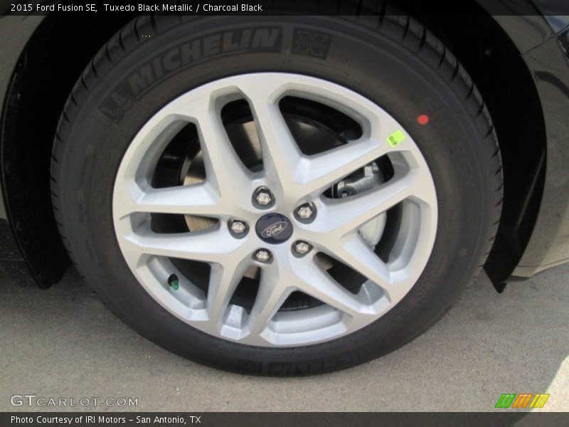 Tuxedo Black Metallic / Charcoal Black 2015 Ford Fusion SE