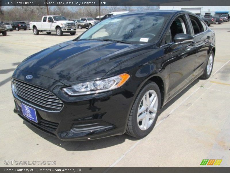 Tuxedo Black Metallic / Charcoal Black 2015 Ford Fusion SE