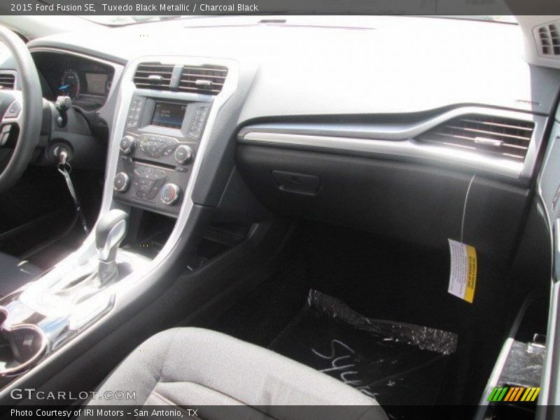 Tuxedo Black Metallic / Charcoal Black 2015 Ford Fusion SE