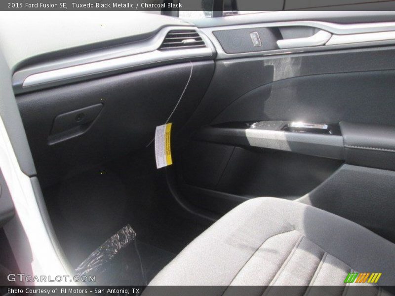 Tuxedo Black Metallic / Charcoal Black 2015 Ford Fusion SE