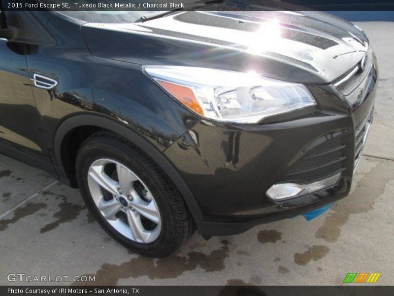 Tuxedo Black Metallic / Charcoal Black 2015 Ford Escape SE