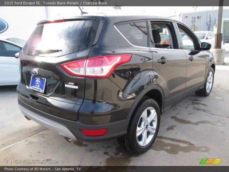 Tuxedo Black Metallic / Charcoal Black 2015 Ford Escape SE