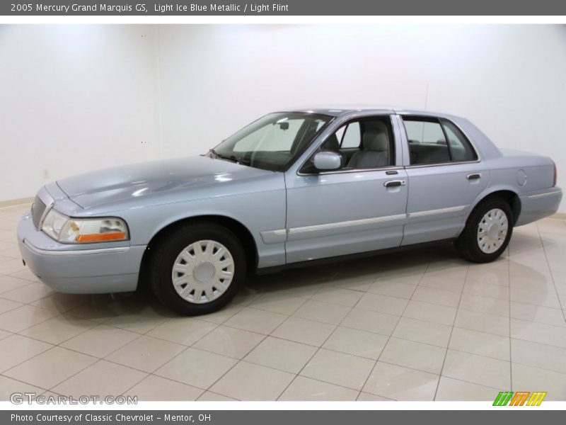 Front 3/4 View of 2005 Grand Marquis GS