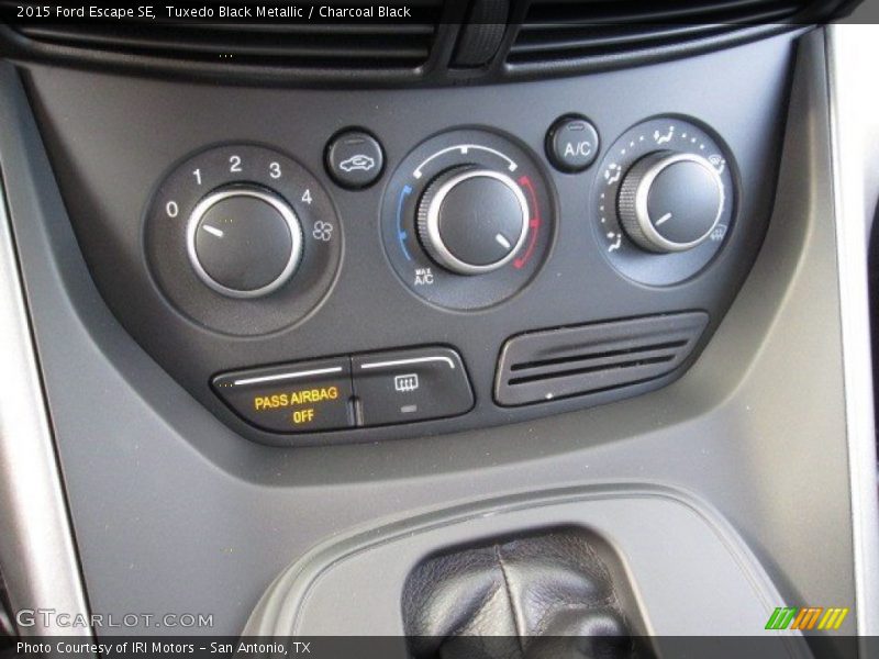 Tuxedo Black Metallic / Charcoal Black 2015 Ford Escape SE