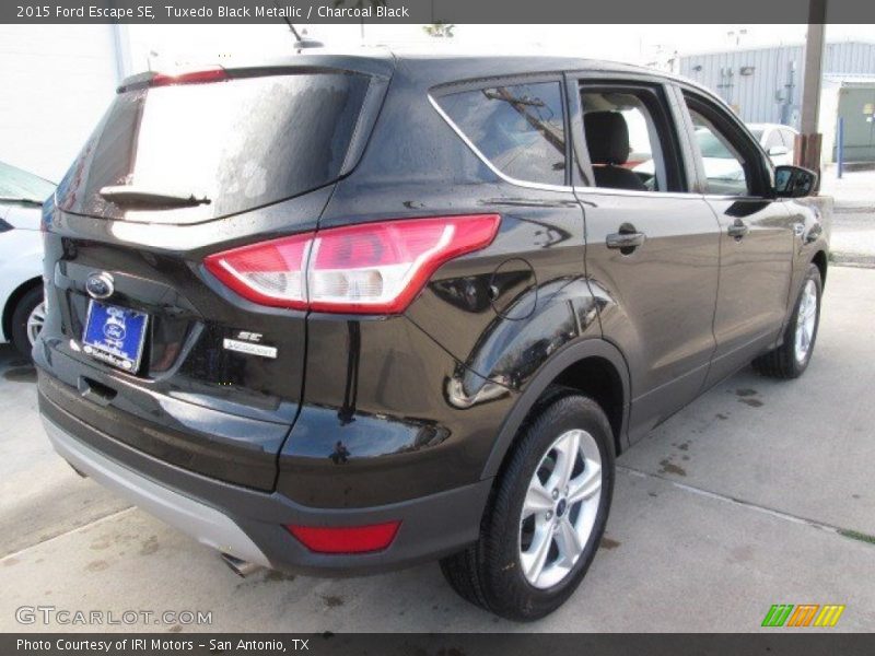 Tuxedo Black Metallic / Charcoal Black 2015 Ford Escape SE