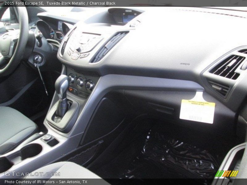 Tuxedo Black Metallic / Charcoal Black 2015 Ford Escape SE