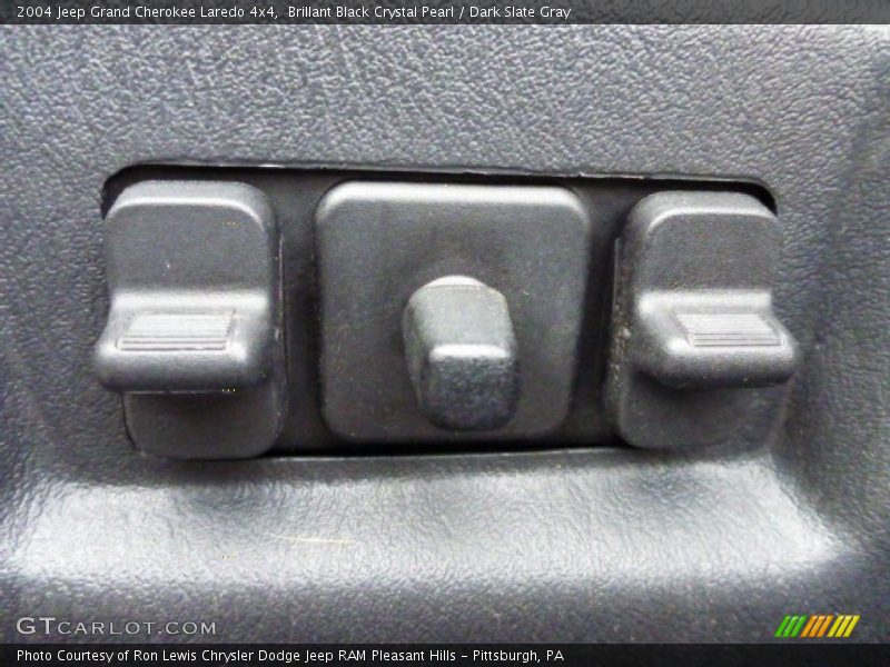 Brillant Black Crystal Pearl / Dark Slate Gray 2004 Jeep Grand Cherokee Laredo 4x4