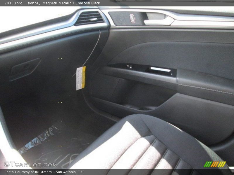 Magnetic Metallic / Charcoal Black 2015 Ford Fusion SE