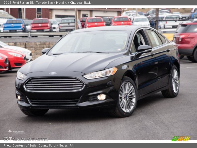 Tuxedo Black Metallic / Charcoal Black 2015 Ford Fusion SE